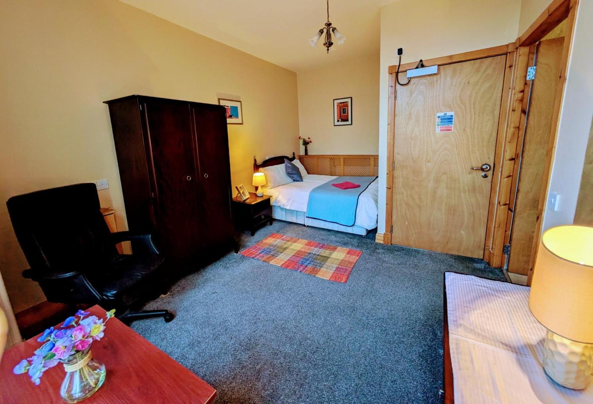 Hollybank - Ensuite Room & Use Of Large Shared Kitchen Dumfries Eksteriør bilde